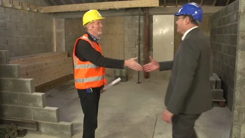Meeting on Construction / Building Site with a Builder&amp; Architect or Inspector. Vídeos de archivo 128967278