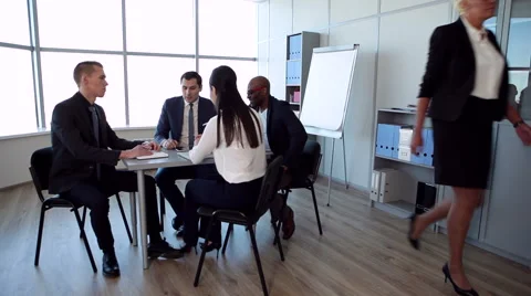Meeting in the Spacious Office Vidéo 65567753