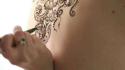 Mehendi. Creating complex pattern on model's back Stock Footage 50287323