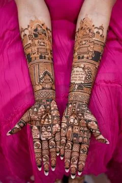 Mehendi Design in the hands of bride Foto stock