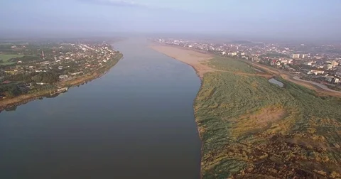 Mekong River Between Vientiane, Laos And Thailand, Ascending Aerial Shot Vidéo 79815402