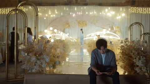 Melancholy man sitting alone at a wedding reception Stock-Footage 333802884