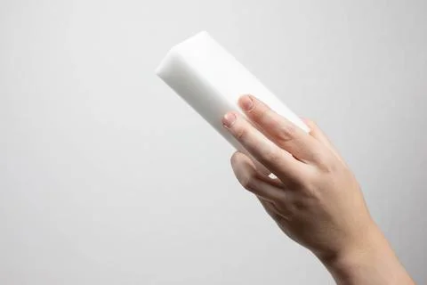 Melanin sponge in hand Foto stock