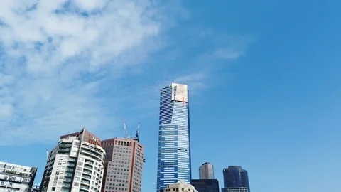 Melbourne cityscape along Yarra River Stock Footage 106911507