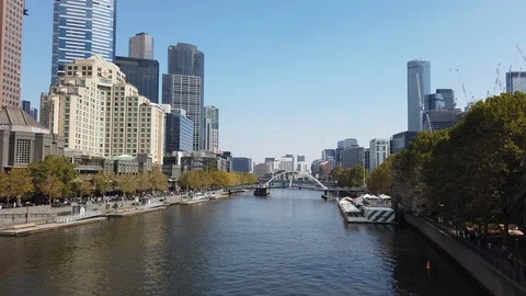Melbourne cityscape along Yarra River Stock Footage 106911520