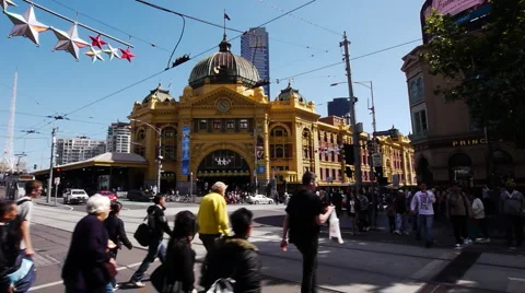 Melbourne Flinders Station Crossing with Tram Video stock 1069848
