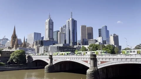 Melbourne: View of Princes Bridge spanning the Yarra River and city skyline, 4K Stock Footage 291514719