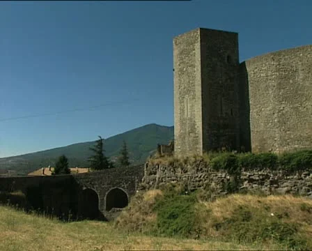 MELFI castle rear pan Stockbeeldmateriaal 11036731