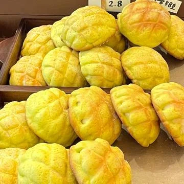 Melon Ppang, a fluffy Korean bread shaped like a melon with a crisp, sugary.. Foto stock