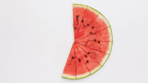 Melon slices forming a loading progress indicator. Stop motion animation. 動画素材 113355089
