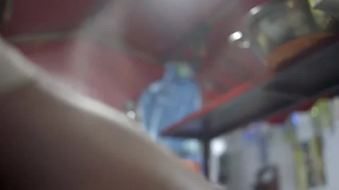 Melted cheese being handled during sandwich cooking Vidéo 328801213