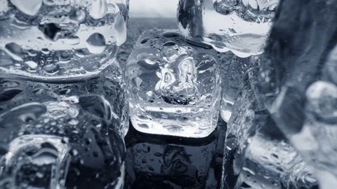 Melted ice cubes close up. Camera moves through ice cubes with water drops over 스톡 동영상 127688624