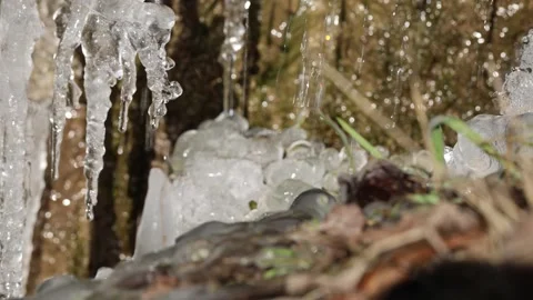 Melting ice 스톡 동영상 327795754