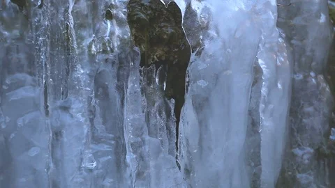 Melting icicle close up 動画素材 71305587