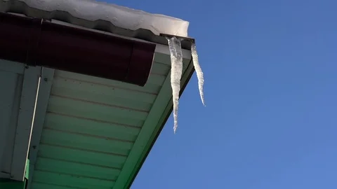 Melting icicle 스톡 동영상 86993607