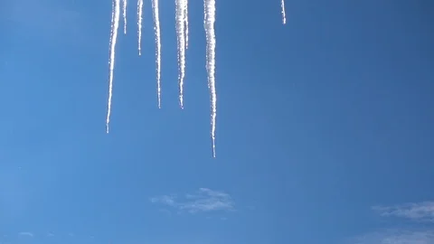 Melting icicles in spring winter against blue sky in slow motion Video stock 87910914
