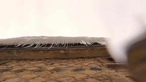 Melting Icicles Water Drops Falling Toward Camera Roof Edge Spring Thaw. Tuekey Vídeos de archivo 330401397