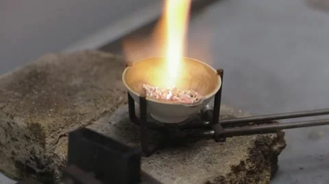 Melting scrap silver 库存影片 52753397