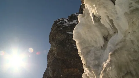 Melting snow and icicles in spring Stockbeeldmateriaal 105177145