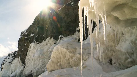 Melting snow and icicles in spring Video stock 105177170
