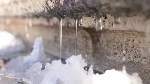 Melting snow - close up- slow motion 스톡 동영상 86390488