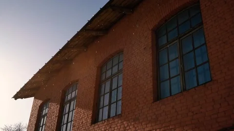 Melting snow spring drops dripping from the roof of the house at sunny day. Video stock 126895679