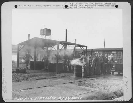 Members Of The 9Th Troop Carrier Command Line Up To Wash Their Mess Kits I... Stock Photos