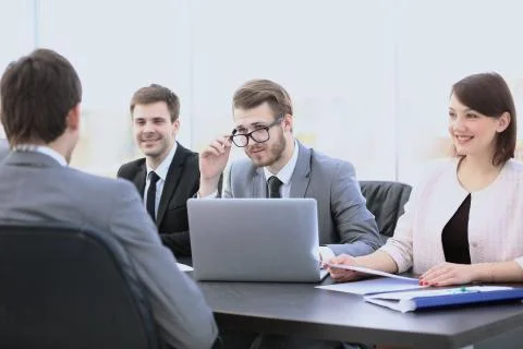 Members of the management discuss the working problems of the co Foto stock