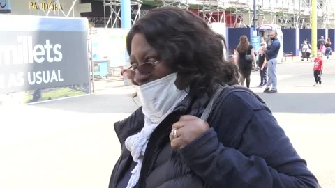 Members of public in Leicester react to face covering rules Video stock 148569077