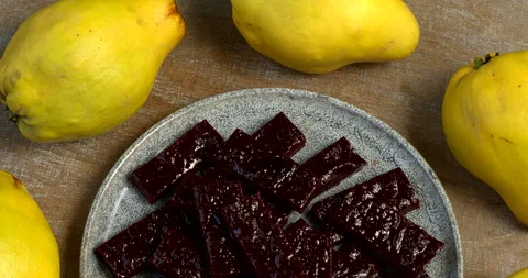 Membrillo - sweet quince paste. Video stock 283725670