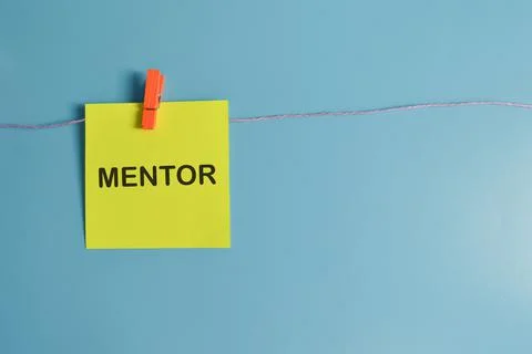 Memo note written with text MENTOR isolated on blue background Stock Photos