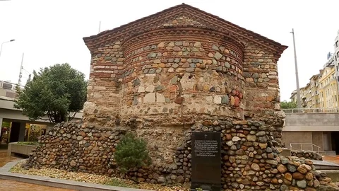 Memorial board at backside of Saint Petka Church, Sofia, national revolutionary Vidéo 83494899