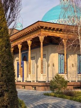 Memorial Complex with Blue Domes and Tower at Sunset in Tashkent 库存照片