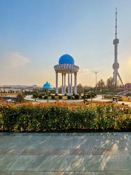 Memorial Complex with Blue Domes and Tower at Sunset in Tashkent 库存照片