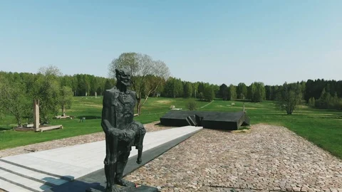 Memorial complex in Khatyn. Man with child. Video stock 89700551