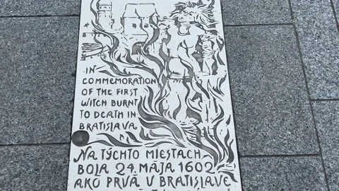 Memorial plaque: burning of the first known witch in Bratislava 動画素材 229559368
