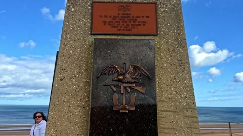 Memorial plaque dedicated to the 5th Engineer Special Brigade at Omaha Beach in 스톡 동영상 334691955