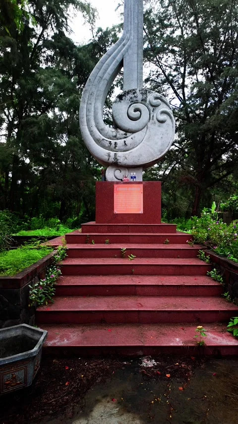Memorial plaque for Thanh Hai Performing Arts Troupe in Vinh Long 動画素材 347136000