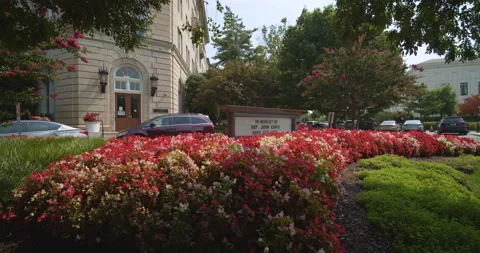 Memorial to Representative John Lewis outside The United Methodist Building. Vídeos de archivo 138704489
