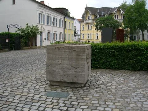 Memorial stone for destroyed synagogue Stockfoto's