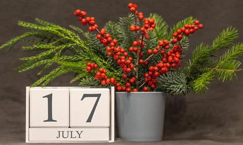 Memory and important date July 17, desk calendar - summer season. Фото