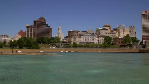 Memphis Downtown View at the River from Mud Island Park 動画素材 75756289