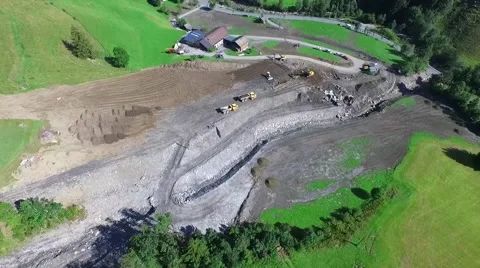 Men and equipment cleaning up after the mudslides 動画素材 59165807