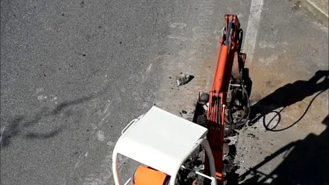 Men and machine at work Vidéo 73931403