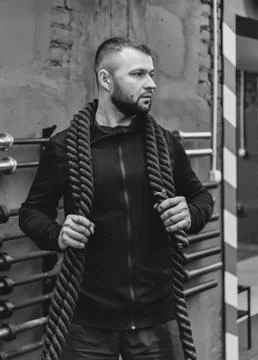 Men with battle rope in functional training fitness gym. Healthy lifestyle co Stock-Fotos