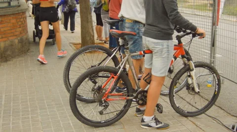 Men On Bikes Watch Runners 스톡 동영상 63110409