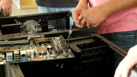 Men building computers 库存影片 276318819