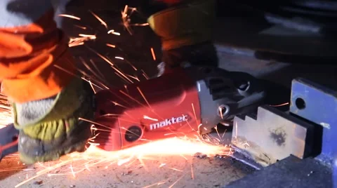 Men cutting the stopper with maktec grinder Video stock 68037977