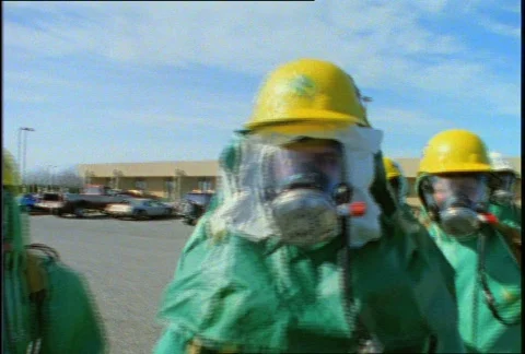 Men in Decontamination Suits Vídeo Stock 356573