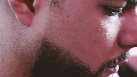 Men Doesn't wanna cry Video stock 93626084